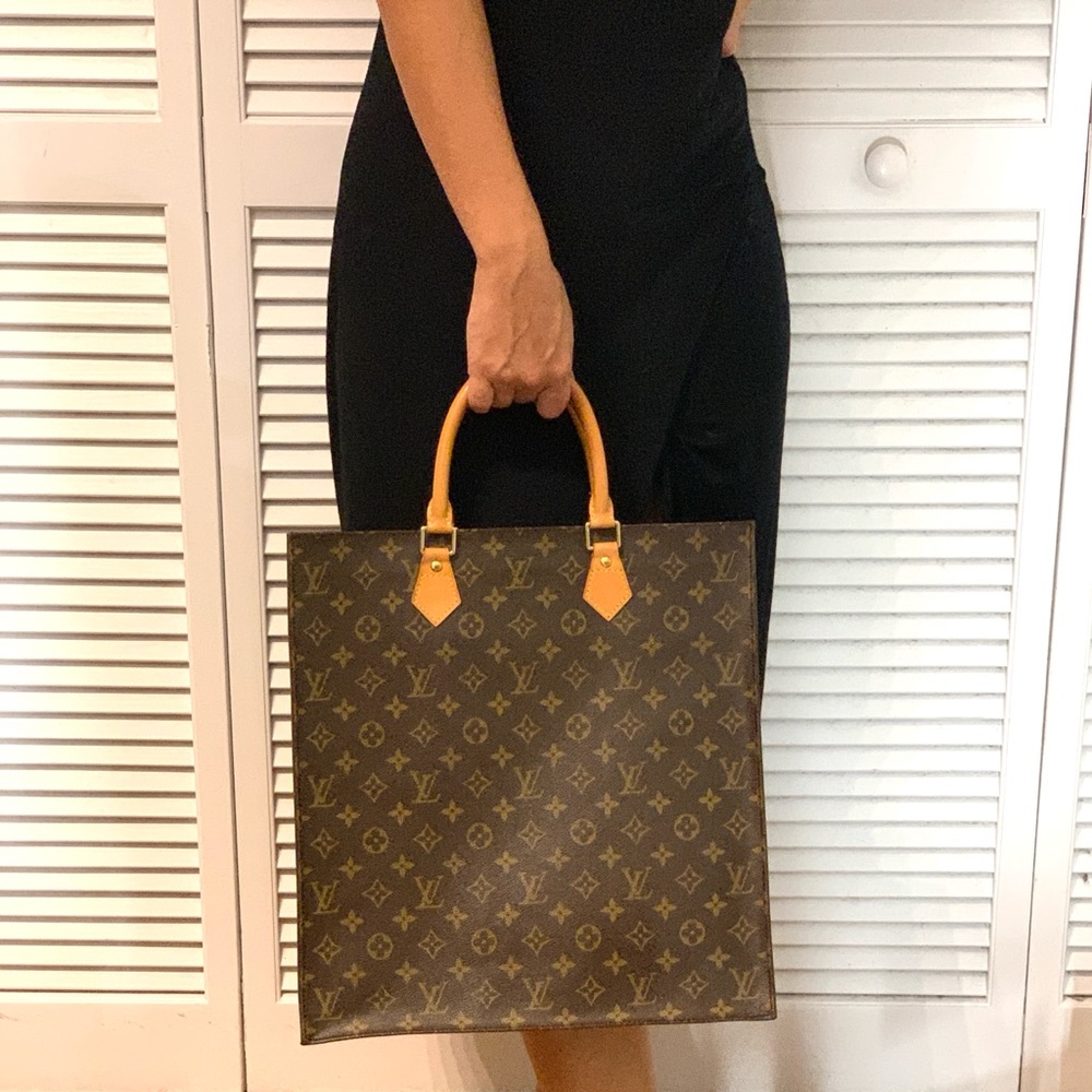 SOLD! NWOT Louis Vuitton Monogram Sac Plat
